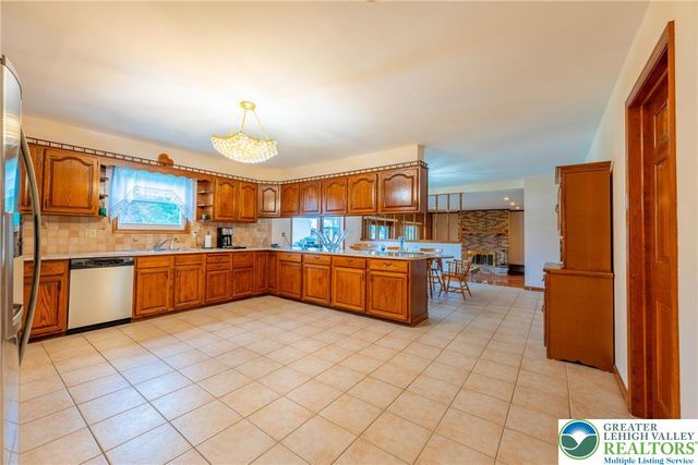 3127 South 4th Avenue, Whitehall Twp, PA 18052