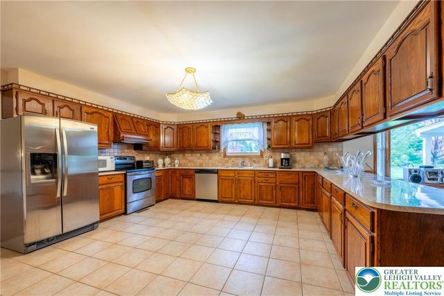 3127 South 4th Avenue, Whitehall Twp, PA 18052