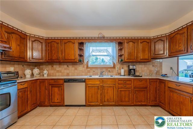 3127 South 4th Avenue, Whitehall Twp, PA 18052