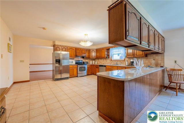 3127 South 4th Avenue, Whitehall Twp, PA 18052