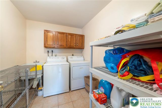 3127 South 4th Avenue, Whitehall Twp, PA 18052