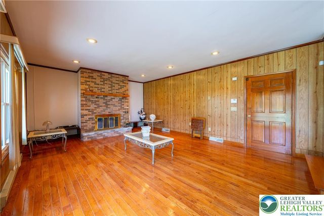 3127 South 4th Avenue, Whitehall Twp, PA 18052