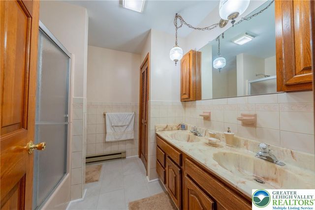 3127 South 4th Avenue, Whitehall Twp, PA 18052