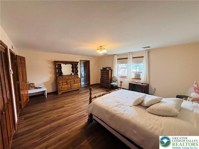 3127 South 4th Avenue, Whitehall Twp, PA 18052