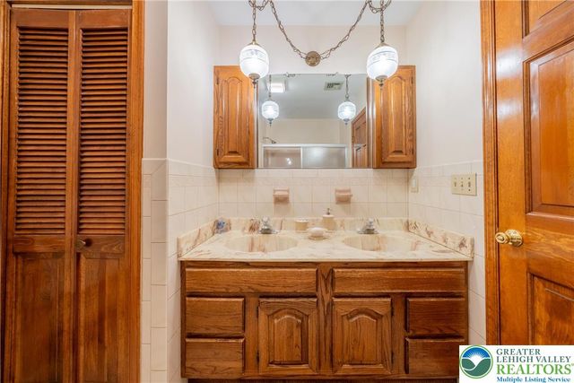 3127 South 4th Avenue, Whitehall Twp, PA 18052