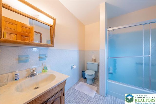 3127 South 4th Avenue, Whitehall Twp, PA 18052