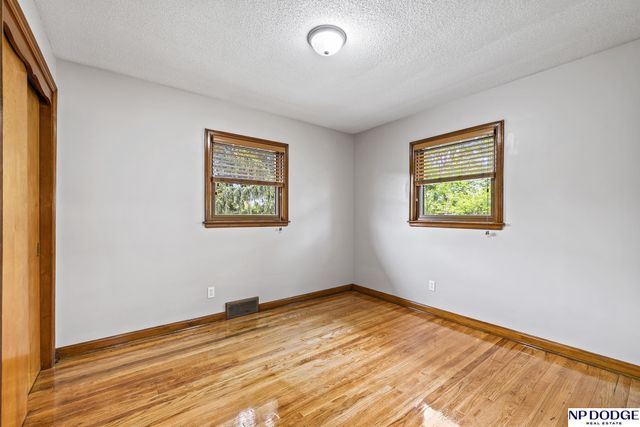 2115 S 38 Street, Omaha, NE 68105