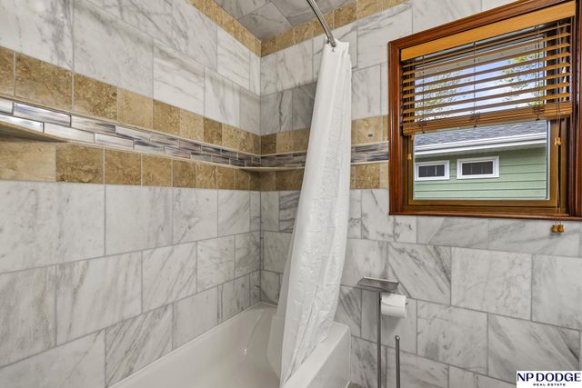 2115 S 38 Street, Omaha, NE 68105