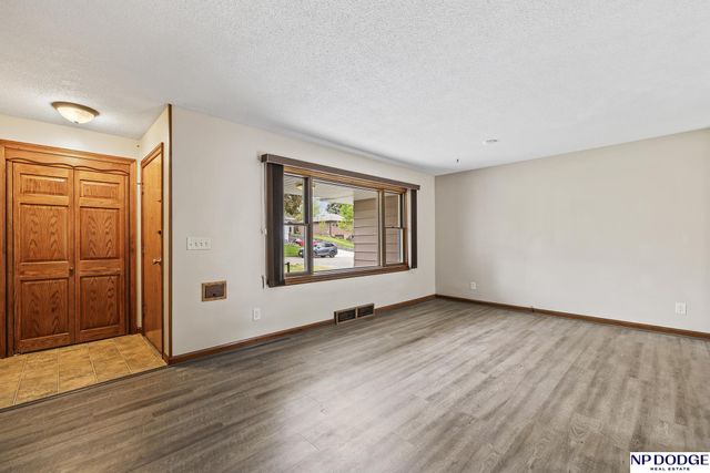 2115 S 38 Street, Omaha, NE 68105