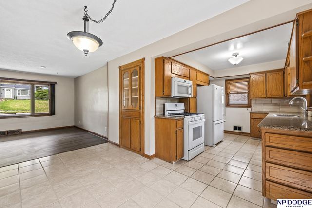 2115 S 38 Street, Omaha, NE 68105