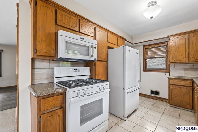 2115 S 38 Street, Omaha, NE 68105