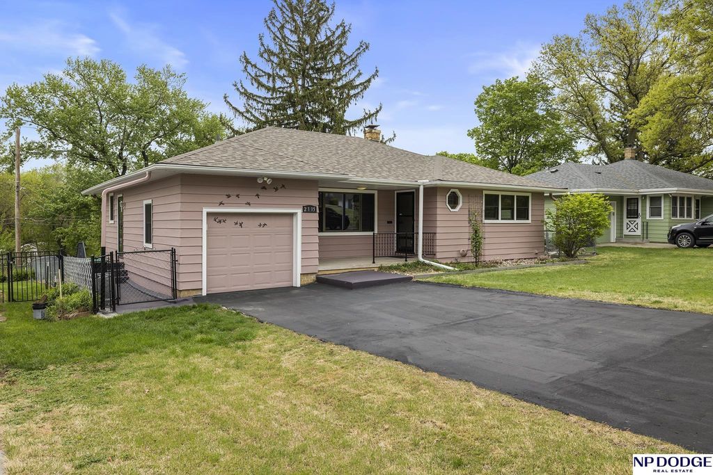 2115 S 38 Street, Omaha, NE 68105
