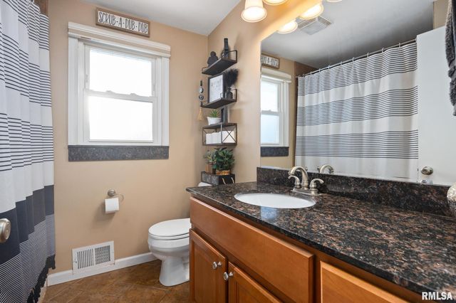 1809 SPRINGFIELD Road, East Peoria, IL 61611