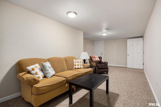 1809 SPRINGFIELD Road, East Peoria, IL 61611