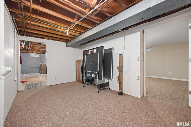 1809 SPRINGFIELD Road, East Peoria, IL 61611