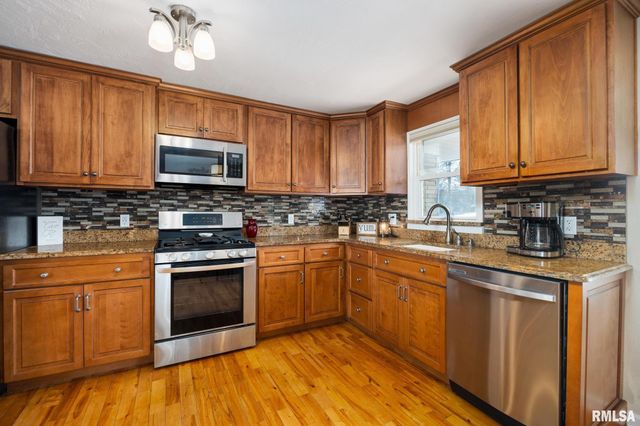 1809 SPRINGFIELD Road, East Peoria, IL 61611