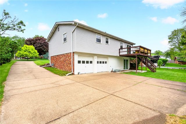 113 Redbud Dr, Chippewa Twp, PA 15010