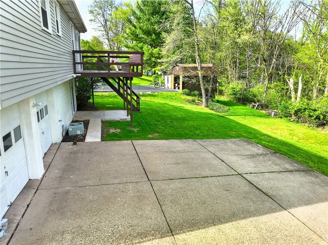 113 Redbud Dr, Chippewa Twp, PA 15010