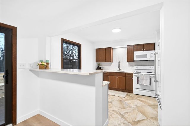 113 Redbud Dr, Chippewa Twp, PA 15010