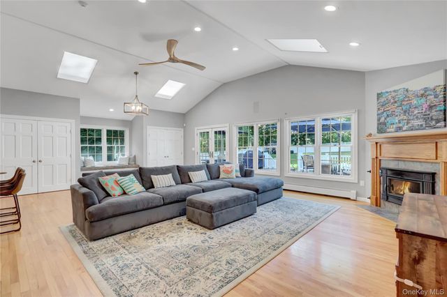 5 Robin Lane, Huntington, NY 11743