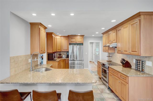 5 Robin Lane, Huntington, NY 11743