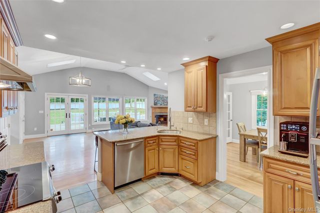 5 Robin Lane, Huntington, NY 11743