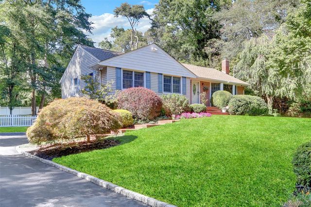 5 Robin Lane, Huntington, NY 11743