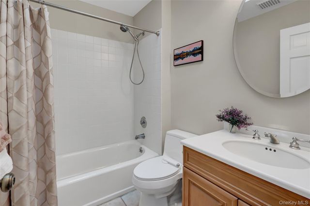 5 Robin Lane, Huntington, NY 11743