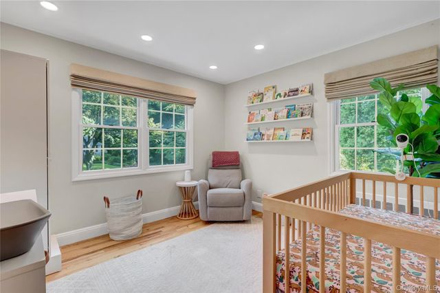 5 Robin Lane, Huntington, NY 11743