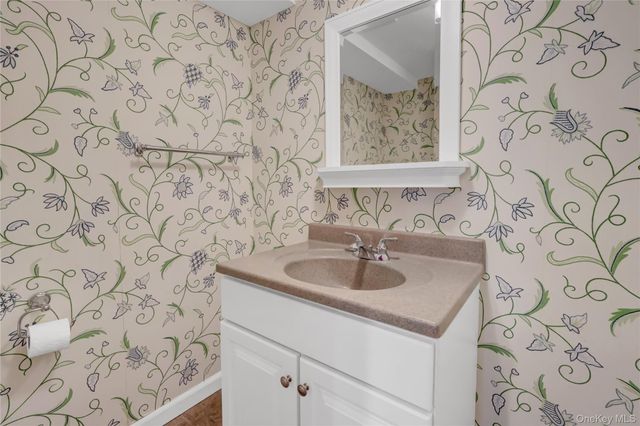 5 Robin Lane, Huntington, NY 11743