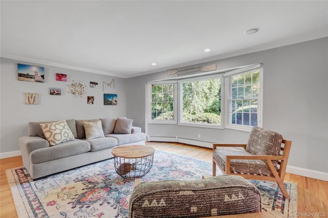 5 Robin Lane, Huntington, NY 11743