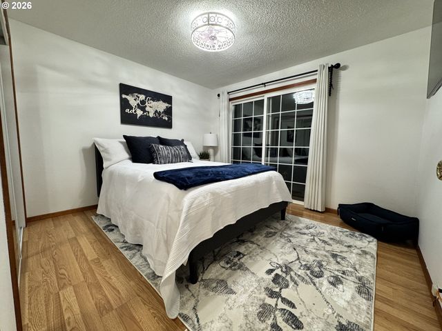 1091 Longridge Dr, Springfield, OR 97478