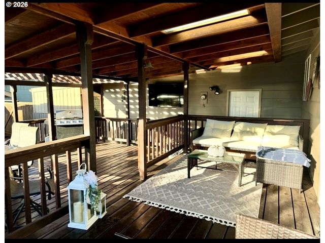 1091 Longridge Dr, Springfield, OR 97478