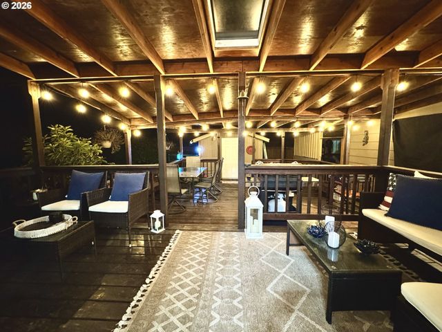 1091 Longridge Dr, Springfield, OR 97478