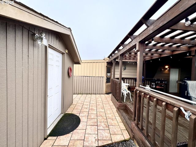 1091 Longridge Dr, Springfield, OR 97478