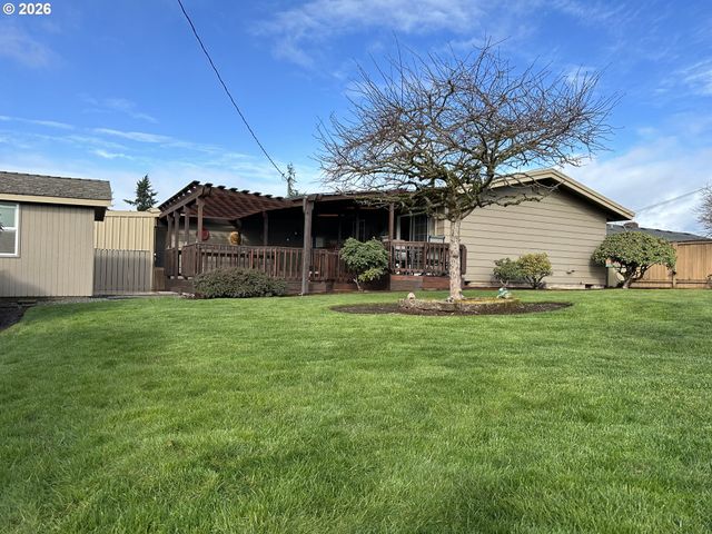 1091 Longridge Dr, Springfield, OR 97478