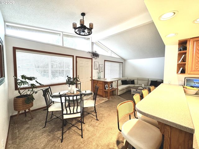 1091 Longridge Dr, Springfield, OR 97478