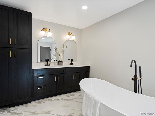 22463 Norfolk Court, Novi, MI 48374