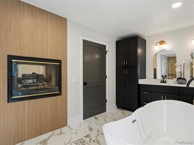 22463 Norfolk Court, Novi, MI 48374