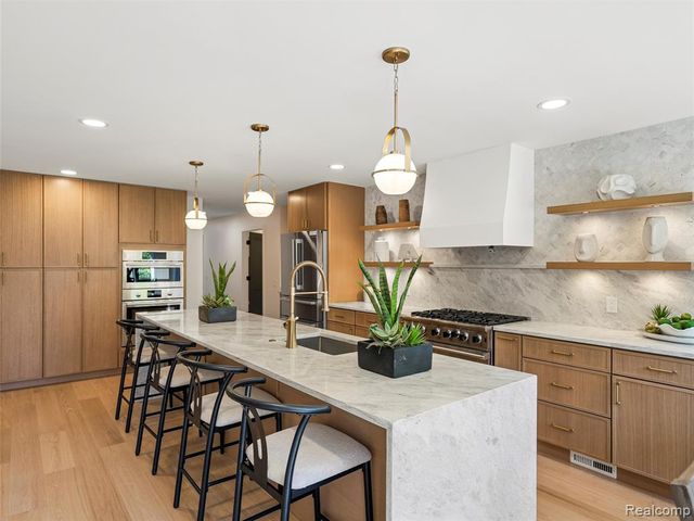 22463 Norfolk Court, Novi, MI 48374