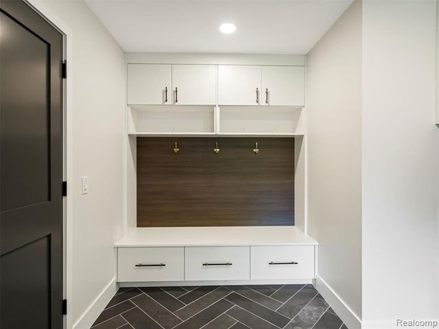 22463 Norfolk Court, Novi, MI 48374