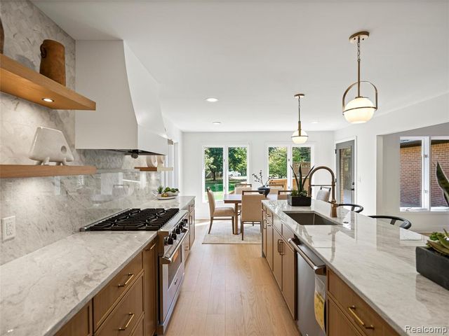 22463 Norfolk Court, Novi, MI 48374