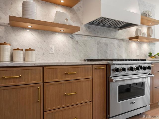 22463 Norfolk Court, Novi, MI 48374