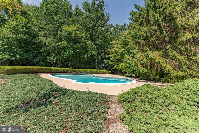 2323 SAINT PETERS RD, Pottstown, PA 19465