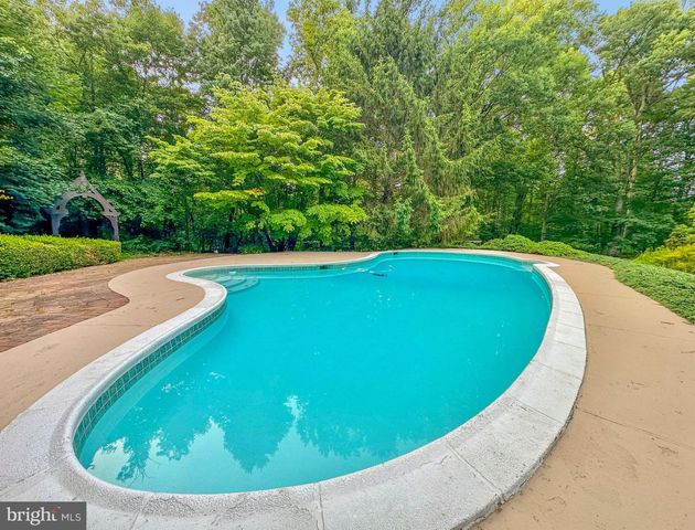 2323 SAINT PETERS RD, Pottstown, PA 19465