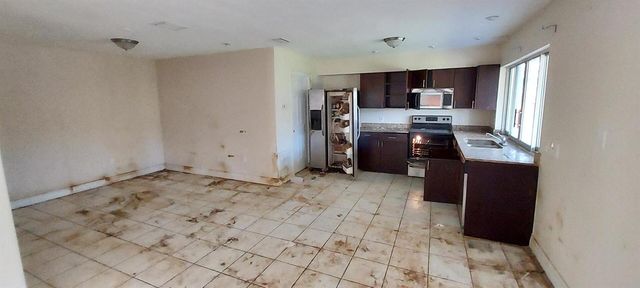 11351 NW 40th Place, Sunrise, FL 33323