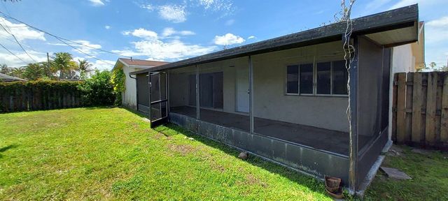 11351 NW 40th Place, Sunrise, FL 33323