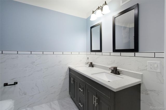 3440 E 10 Mile Mile Road, Warren, MI 48091