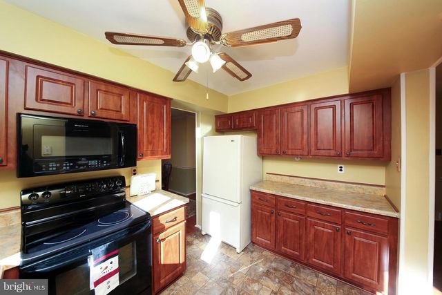 110 PALACE CT, Chalfont, PA 18914