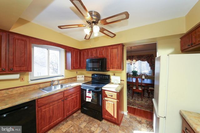 110 PALACE CT, Chalfont, PA 18914